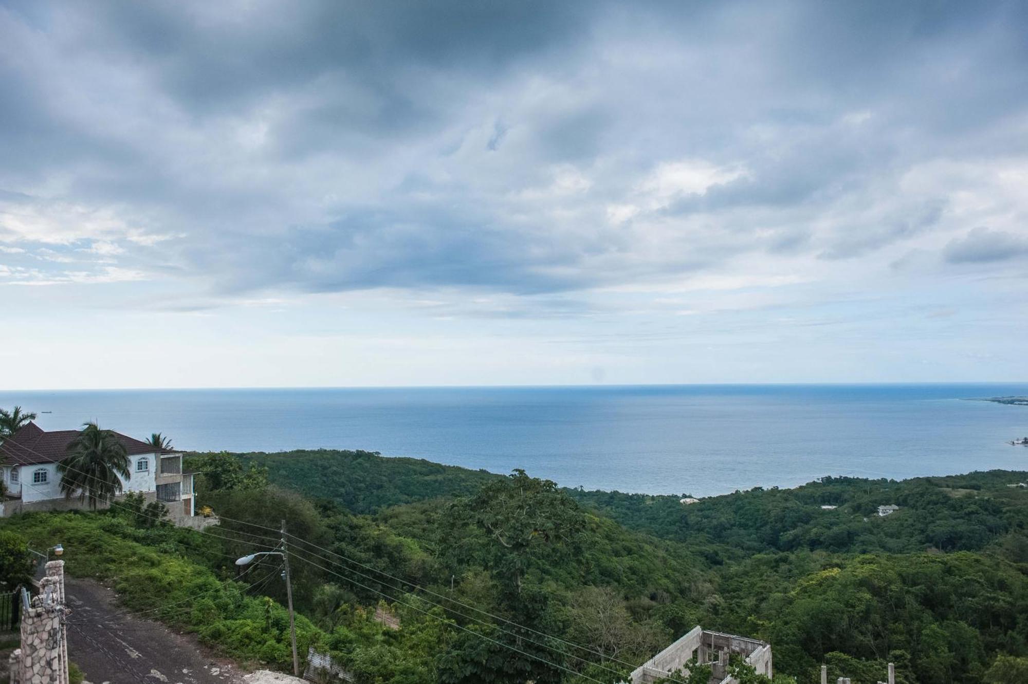 Clarridge View Guesthouse Montego Bay Exterior photo
