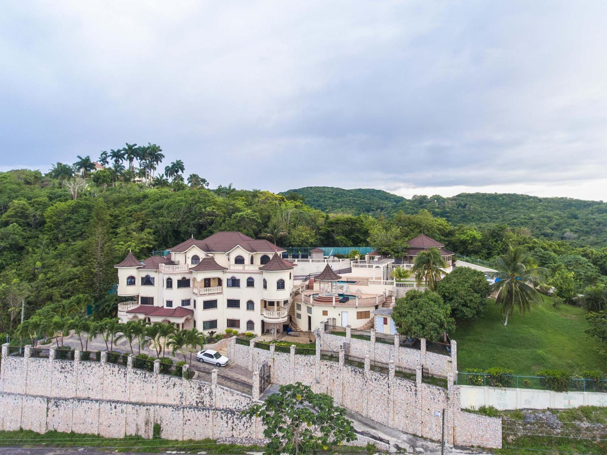 Clarridge View Guesthouse Montego Bay Exterior photo